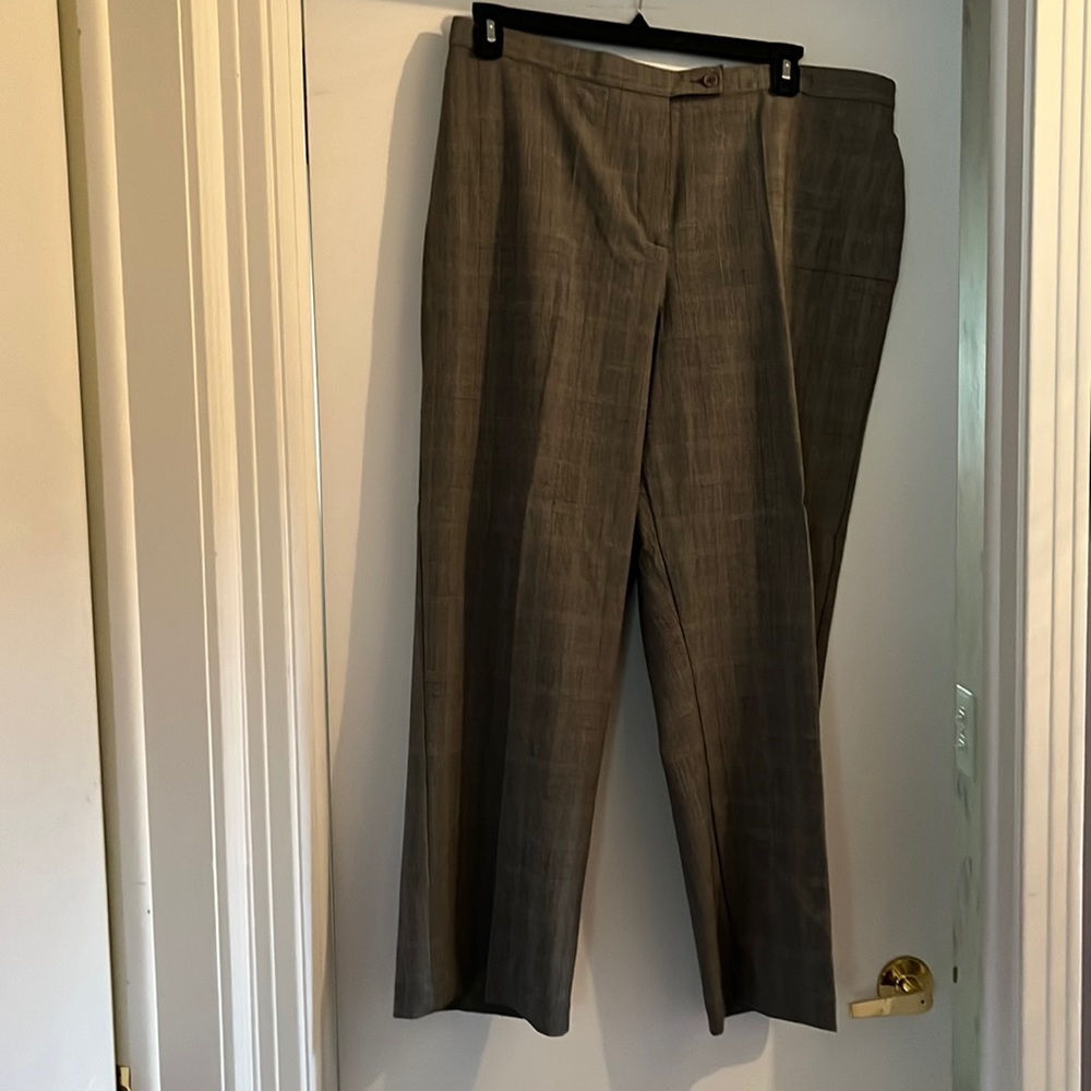 ❤️‍🔥BOGO free (equal or lesser value). Pants